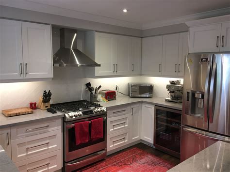 stainless steel appliances with white cabinets what knobs|color hardware for white kitchen cabinets.